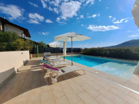 A view of the pool and garden - Villa dell'Olivo Bianco - Lake Garda - Italy